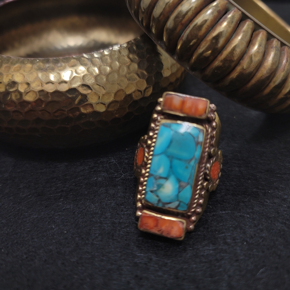 Crushed Coral & Turquoise Inlay Brass Ring - Handmade In Nepal -Vintage, Artisan - Picture 3 of 11